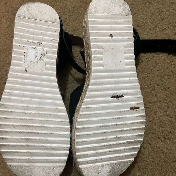 Sandal, wedge bottoms, buckle around the ankle - Picture 3 of 3